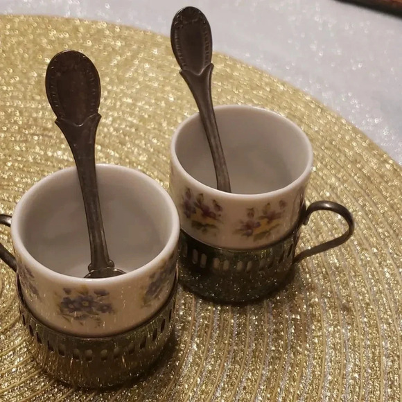Set of two coffee cups with silver plate holders and two spoons - Picture 1 of 6